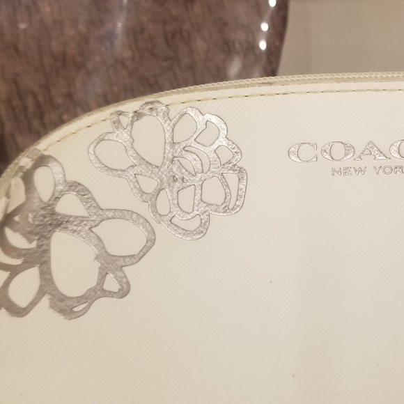 COACH Medium Cosmetics Case 8"×6" - Picture 4 of 6